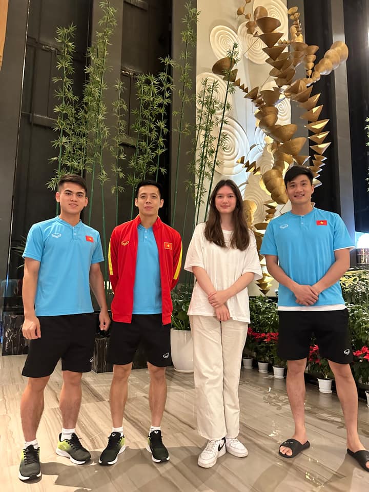 Em gái Đặng Văn Lâm 15 tuổi cao gần bằng anh trai 1m88, xinh đẹp khiến dàn cầu thủ nô nức tán tỉnh - 3