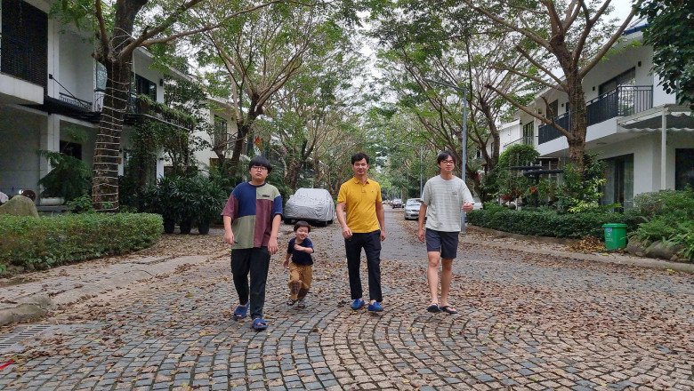 Chỉ cách đây 1 tháng, Bi vẫn để mái tóc bát úp, thân hình chưa gọn như bây giờ.