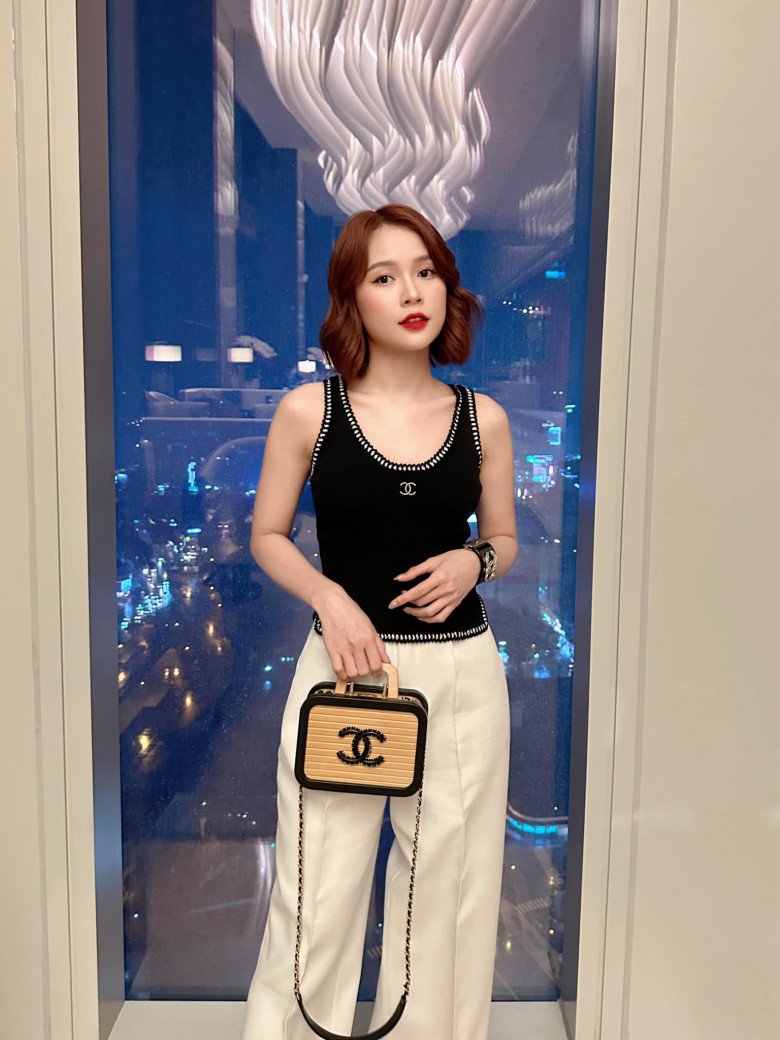 Ngày thường dát hàng hiệu kín người, hot girl sở hữu tài sản 50 tỷ nay mặc “te tua”, fans ruột nhận không ra - 4