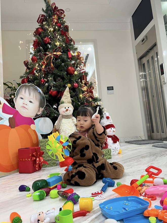 Bên cạnh sự chú ý dành cho Suchin, nhiều người cũng trầm trồ trước không gian đẹp mắt của nhà ngoại Đàm Thu Trang.