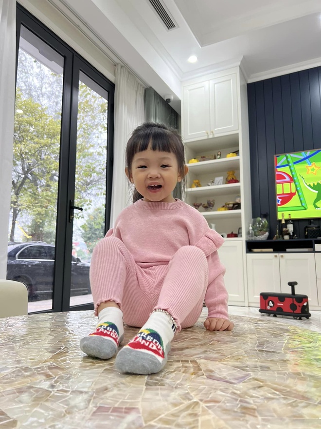 Chỉ thông qua vài góc ảnh, đủ thấy không gian sống của mẹ ruột Đàm Thu Trang rất sang trọng, hiện đại.