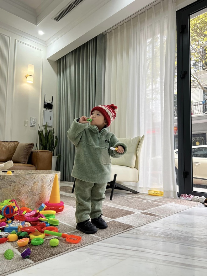 Đây là lần hiếm hoi bà để lộ cơ ngơi này lên mạng xã hội.