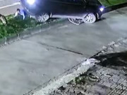 Clip Eva - Clip: Kinh hoàng cảnh ô tô lùi trúng cậu bé và cái kết khó tin