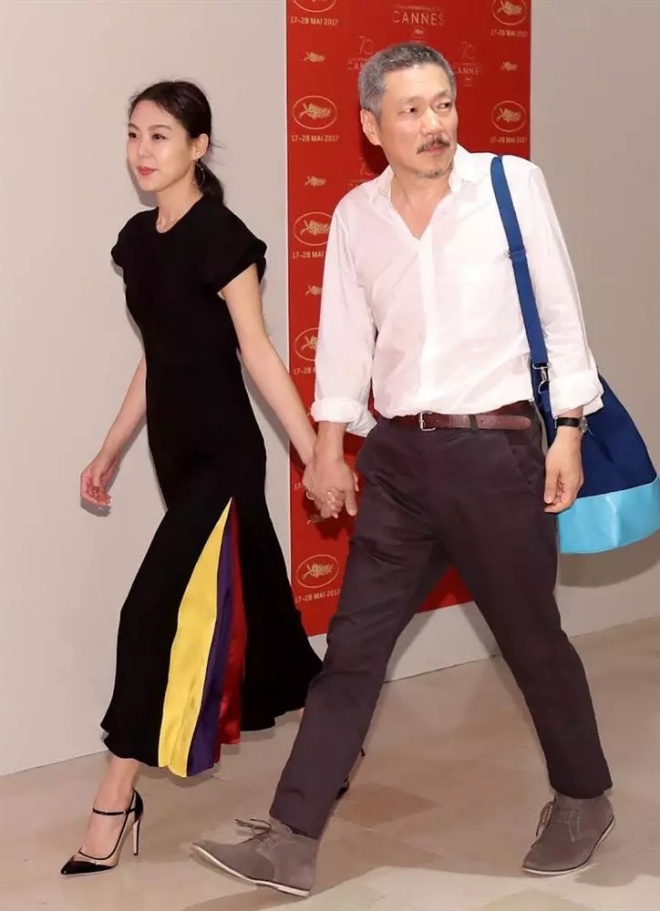 Từ sau khi thừa nhận tình cảm, Kim Min Hee và Hong Sang Soo luôn bên nhau.