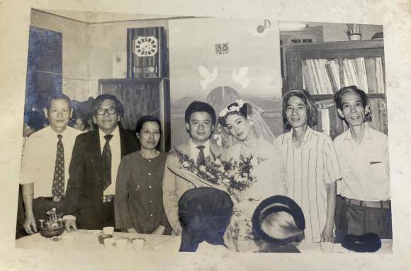 Sao Việt 24h: Elly Trần nặng lòng khi đặt bút ký, dân mạng móc mỉa amp;#34;còn tiếc à trời?amp;#34; - 5