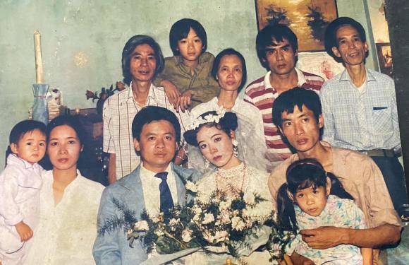 Sao Việt 24h: Elly Trần nặng lòng khi đặt bút ký, dân mạng móc mỉa amp;#34;còn tiếc à trời?amp;#34; - 6