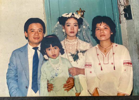 Sao Việt 24h: Elly Trần nặng lòng khi đặt bút ký, dân mạng móc mỉa amp;#34;còn tiếc à trời?amp;#34; - 7