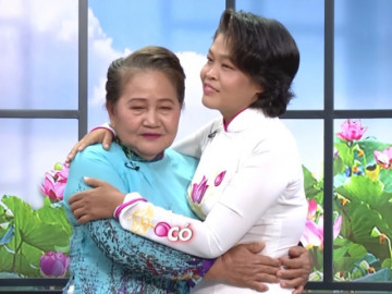 Xúc động mẹ chồng U70 nhặt ve chai nuôi con dâu chạy thận suốt 12 năm