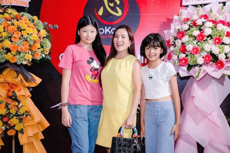 Con gái lớn Bình Minh 13 tuổi cao 1m72 nhưng ăn mặc vẫn hồn nhiên, so với con Trương Ngọc Ánh khác biệt hẳn - 3