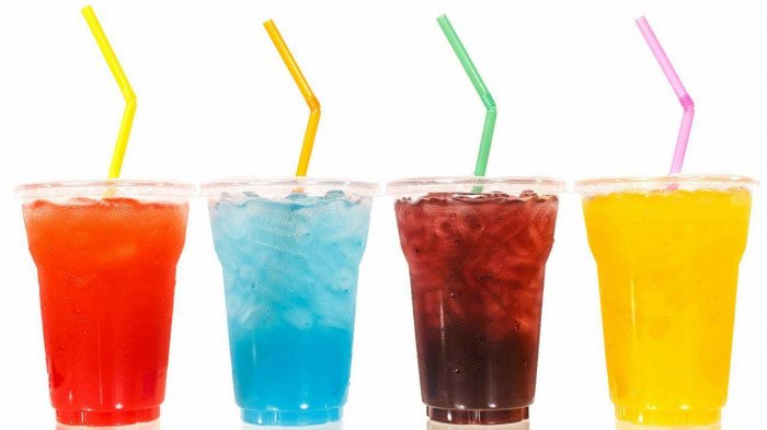 Những loại nước ngọt thơm ngon bắt mắt là tác nhân làm tăng nguy cơ mắc nhiều bệnh nguy hiểm.