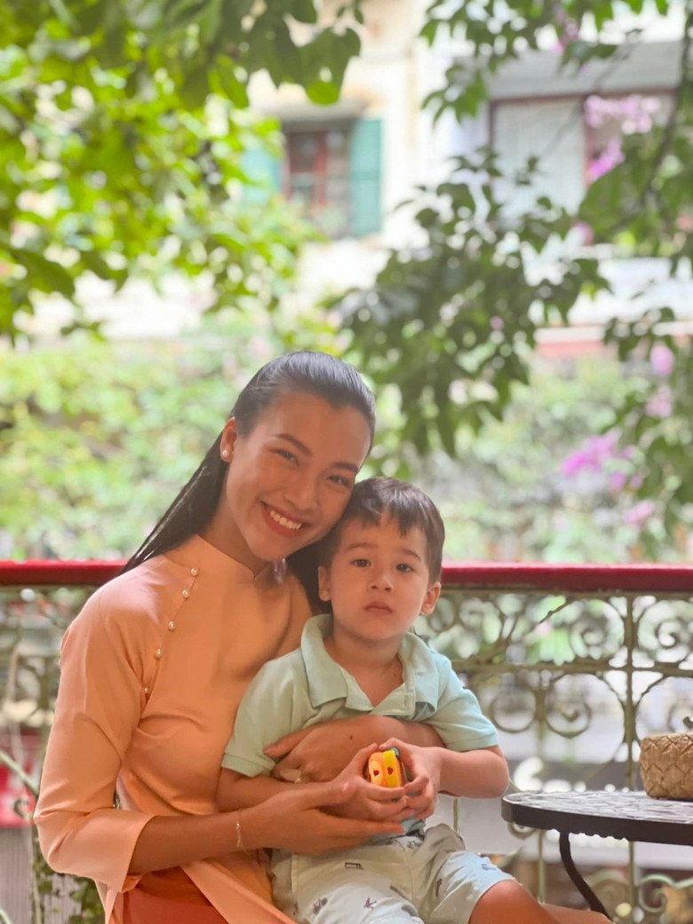 Năm 2022, 4 mỹ nhân Việt trở thành mẹ đơn thân, giờ phải chật vật kiếm tiền nuôi con nhưng vẫn xinh đẹp nóng bỏng - 13