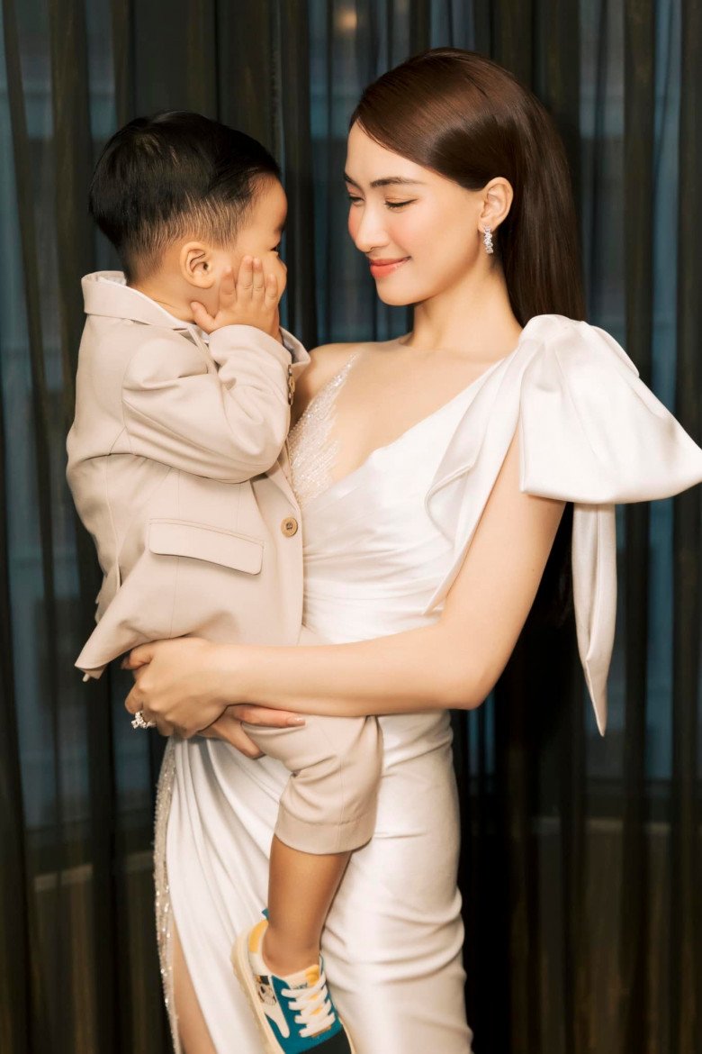 Năm 2022, 4 mỹ nhân Việt trở thành mẹ đơn thân, giờ phải chật vật kiếm tiền nuôi con nhưng vẫn xinh đẹp nóng bỏng - 9