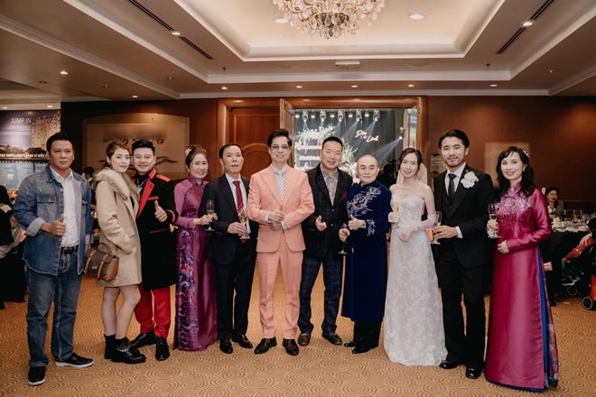 Sao Việt 24h: Leon nhà Hồ Ngọc Hà ghen tị với anh trai khi được mẹ ôm, thân hình amp;#34;dài ngoằngamp;#34; của Subeo đập vào mắt - 17