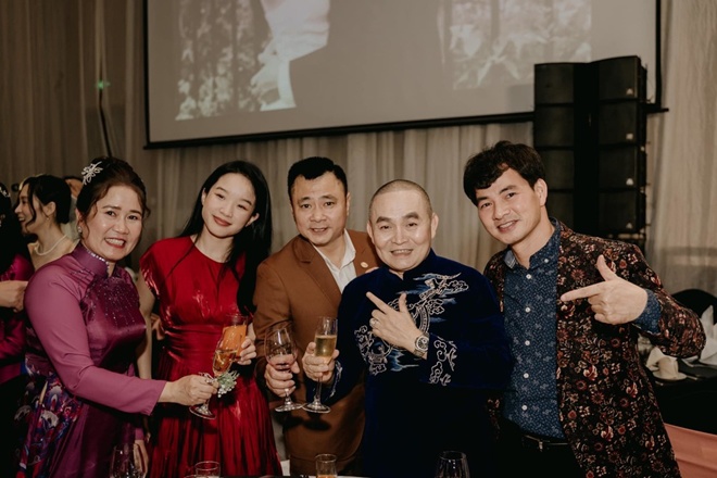 Sao Việt 24h: Leon nhà Hồ Ngọc Hà ghen tị với anh trai khi được mẹ ôm, thân hình amp;#34;dài ngoằngamp;#34; của Subeo đập vào mắt - 18