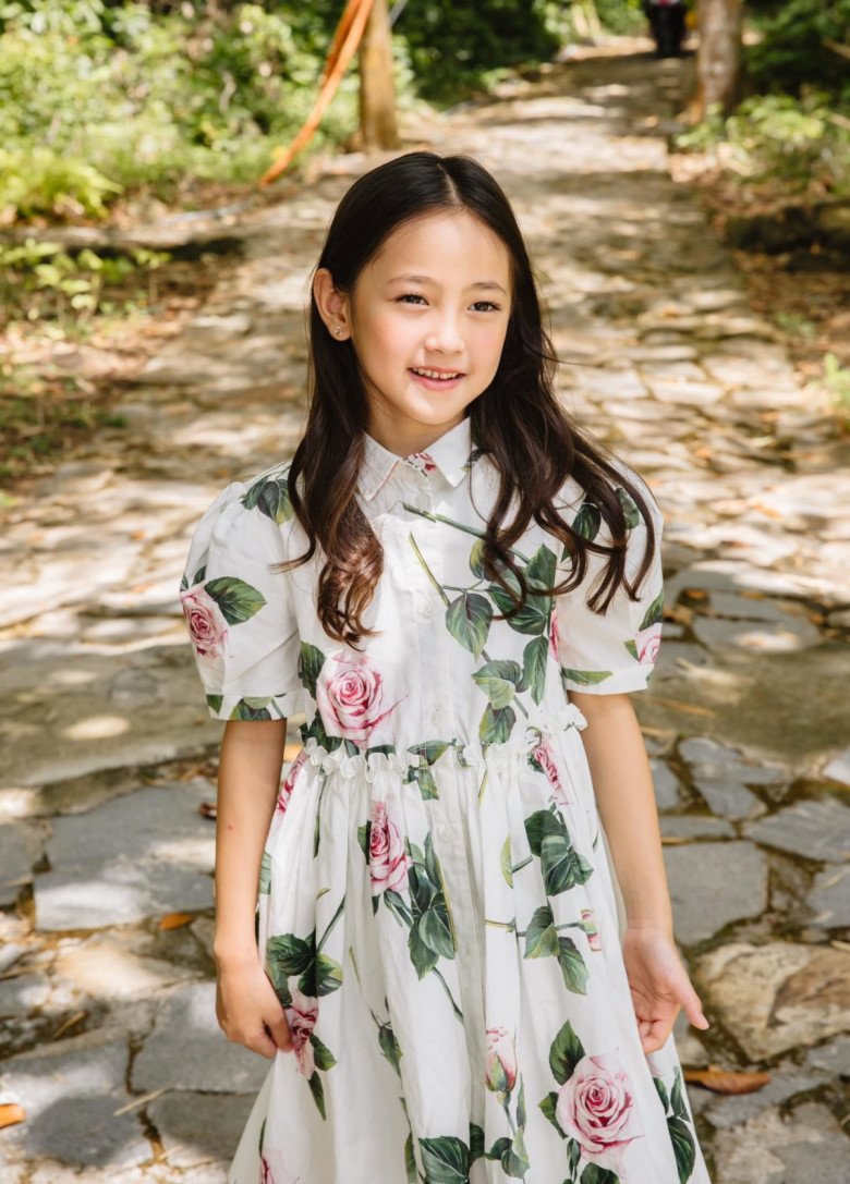 Con gái Hà Kiều Anh càng lớn càng xinh đẹp, 7 tuổi đã du lịch khắp thế giới - 3