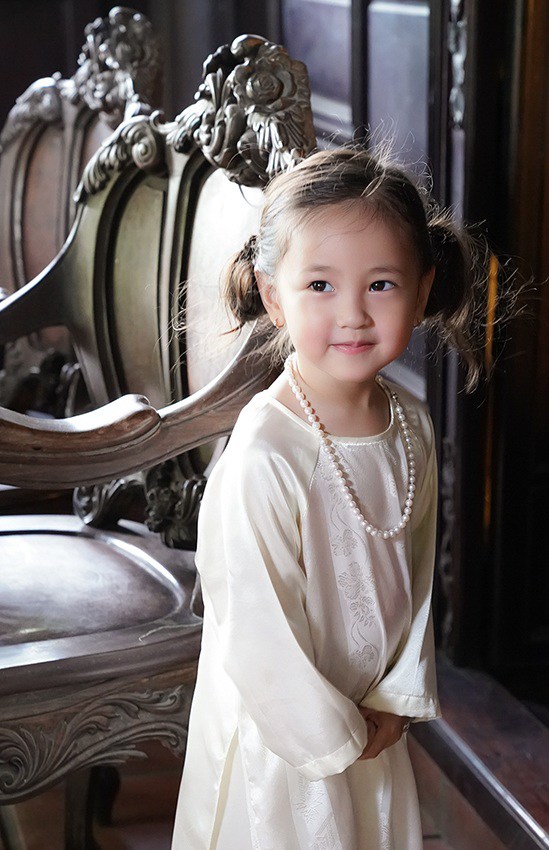 Con gái Hà Kiều Anh càng lớn càng xinh đẹp, 7 tuổi đã du lịch khắp thế giới - 2