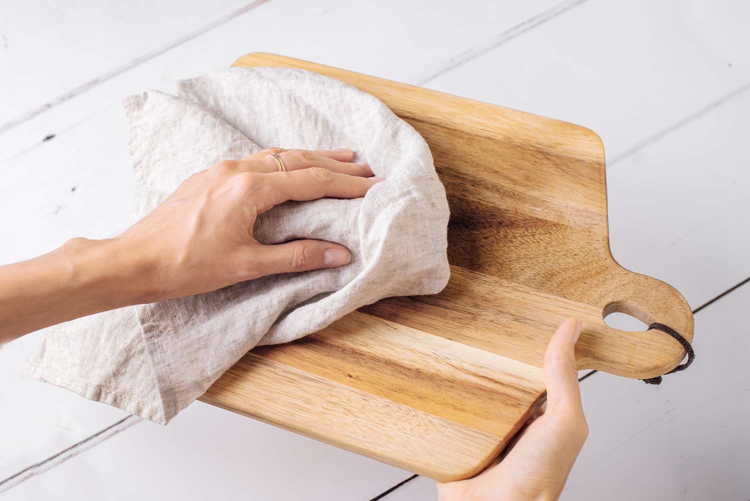 Choáng váng với dụng cụ làm bếp quen thuộc chứa “ổ vi khuẩn” nguy hiểm gây hại cho sức khỏe - 8