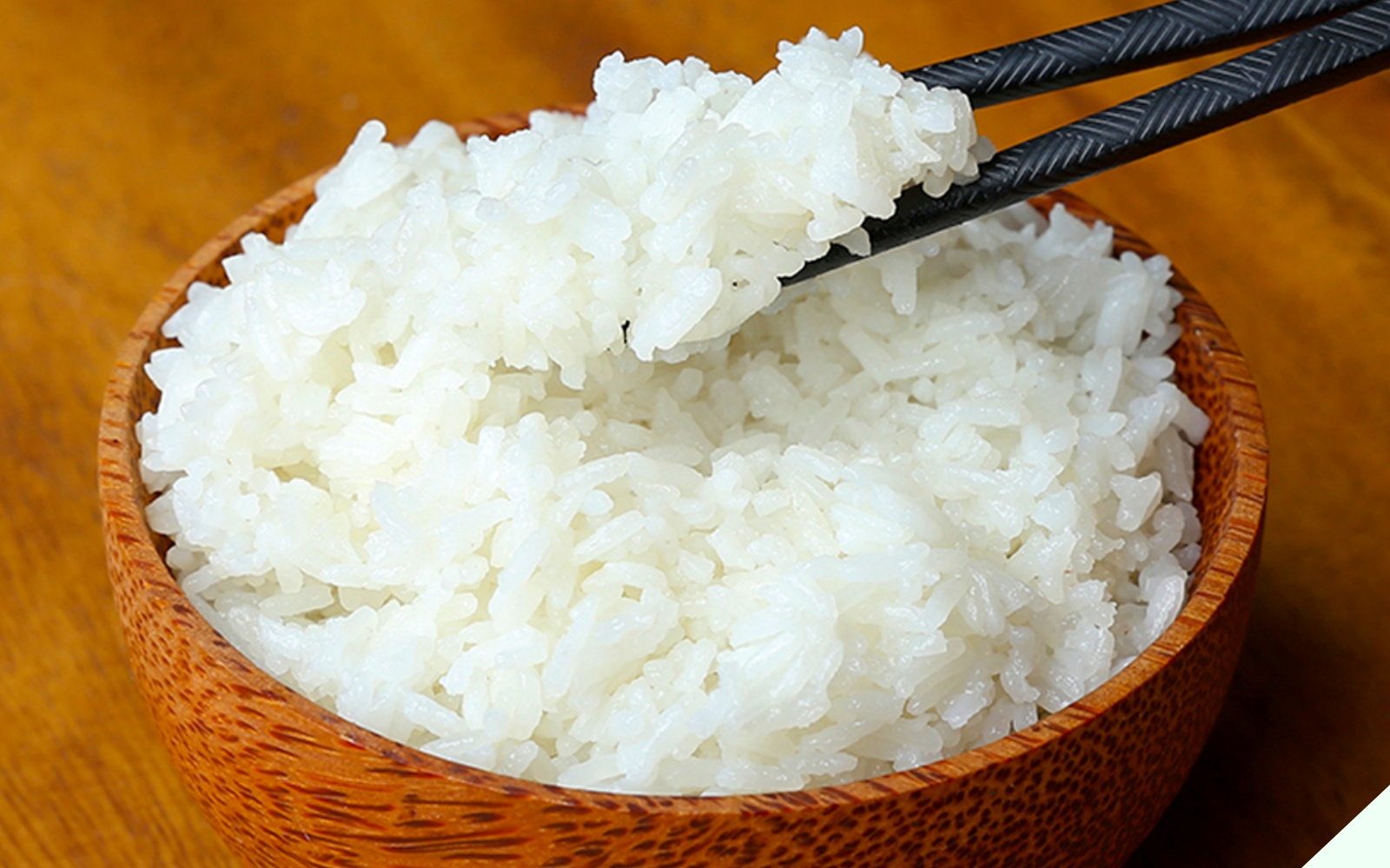 Khi nấu cơm tốt nhất không nên cho gạo trực tiếp vào nồi, làm thêm bước này cơm sẽ dẻo thơm, ăn một bát cũng không ngán.