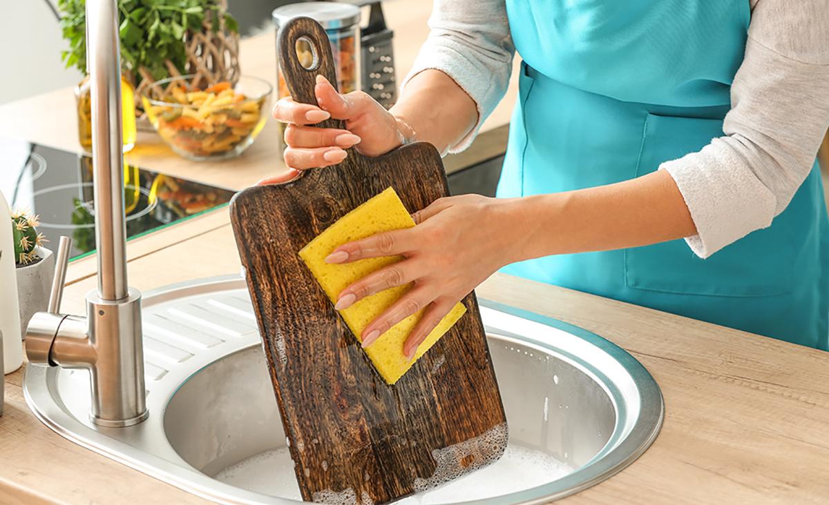 Choáng váng với dụng cụ làm bếp quen thuộc chứa “ổ vi khuẩn” nguy hiểm gây hại cho sức khỏe - 5