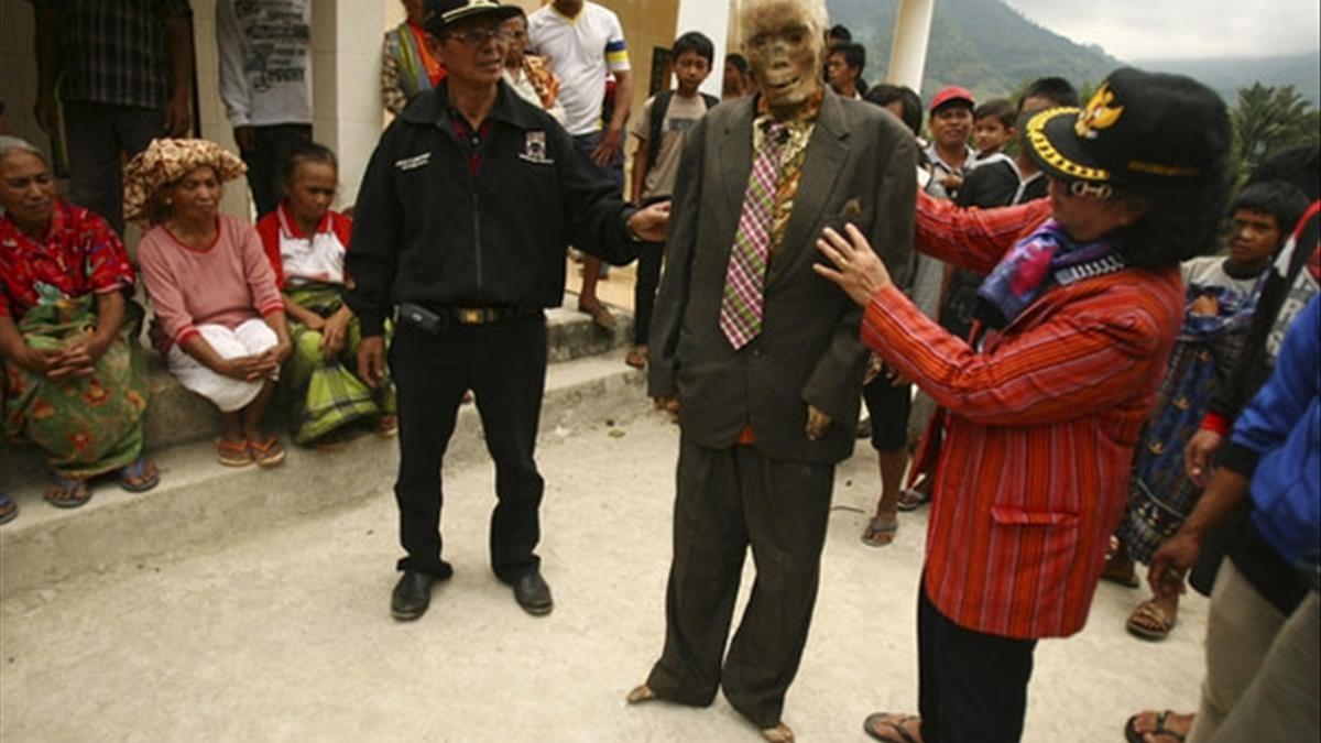 Tục lệ truyền thống gây “ám ảnh” của người Indonesia - 8