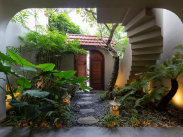 Cải tạo nhà cũ nát ở Hà Nội thành tổ ấm xanh mát, đẹp như bước ra từ truyện cổ