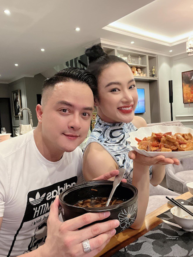 Angela Phương Trinh và Cao Thái Sơn thường xuyên chia sẻ những hình ảnh thân mật hồi tháng 2/2022.