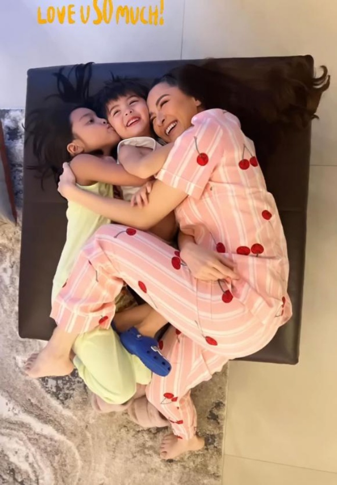 Khán giả thích thú bình luận khen ngợi hình ảnh hạnh phúc và ấm cúng của 3 mẹ con Marian.