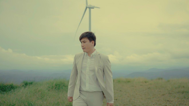 Album Khẽ hát tình xưa được quay hình công phu ở Đà Lạt, Phan Thiết, Sapa, Hạ Long, Hà Nội.