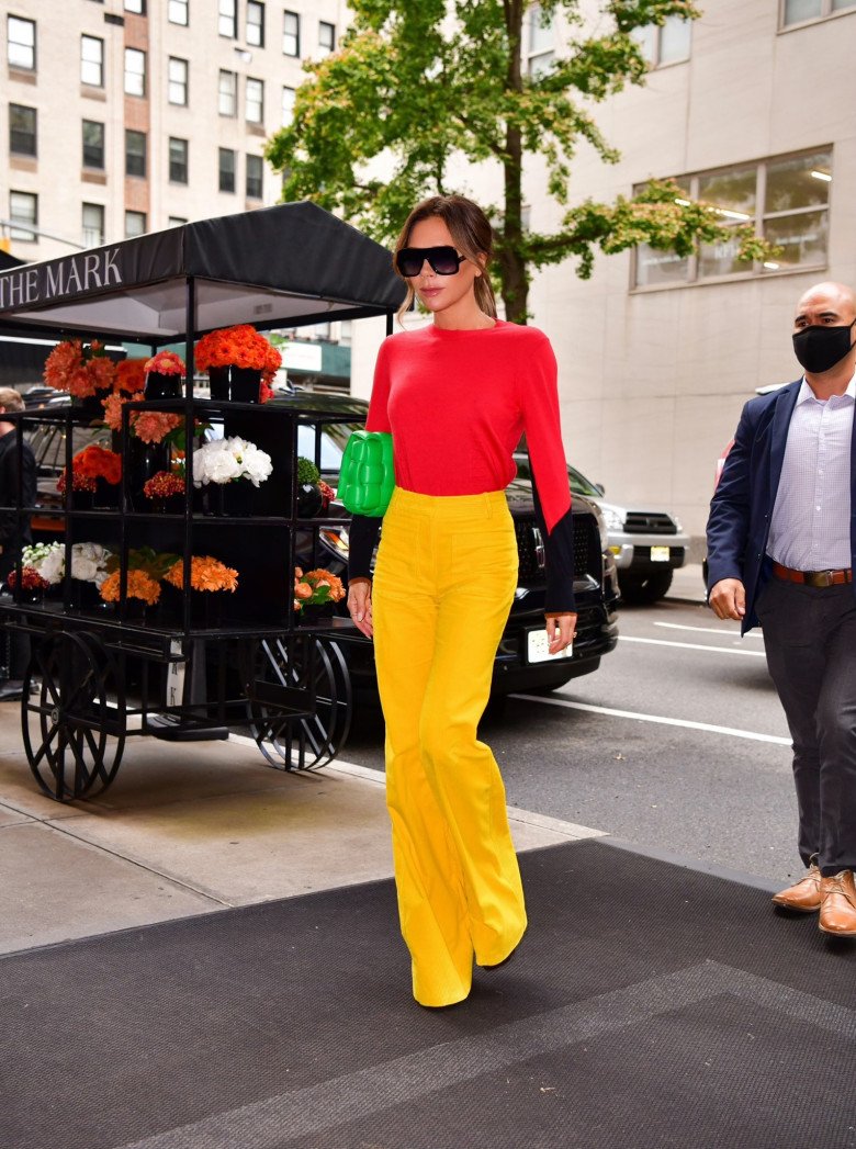 Mặc chồng luôn phong độ với cây suit, Victoria Beckham đi tiệc như quên áo, bị ví như mặc tạp dề - 18