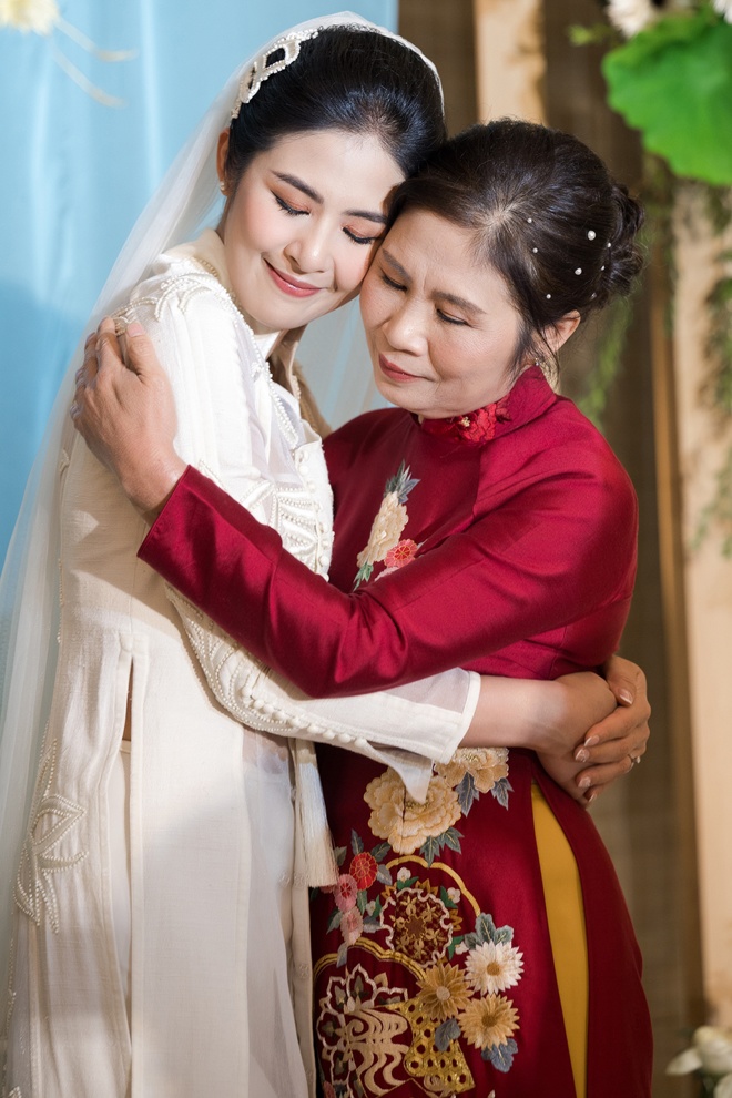 Mẹ ruột Ngọc Hân gây xúc động khi đọc lá thư dặn dò con gái trước khi về nhà chồng.