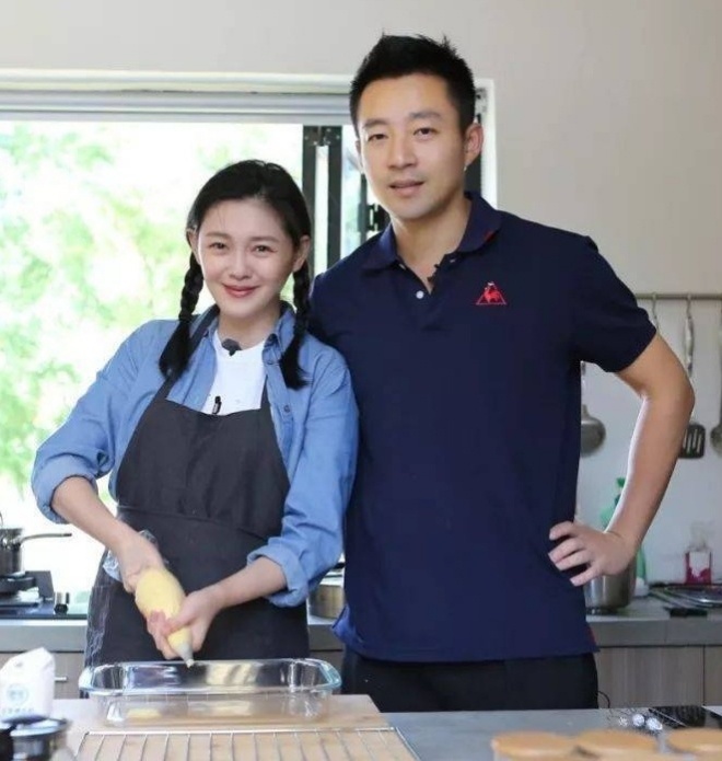 Uông Tiểu Phi dù đã ly hôn nhưng vẫn phải trả chi phí điện, sinh hoạt cho vợ cũ.