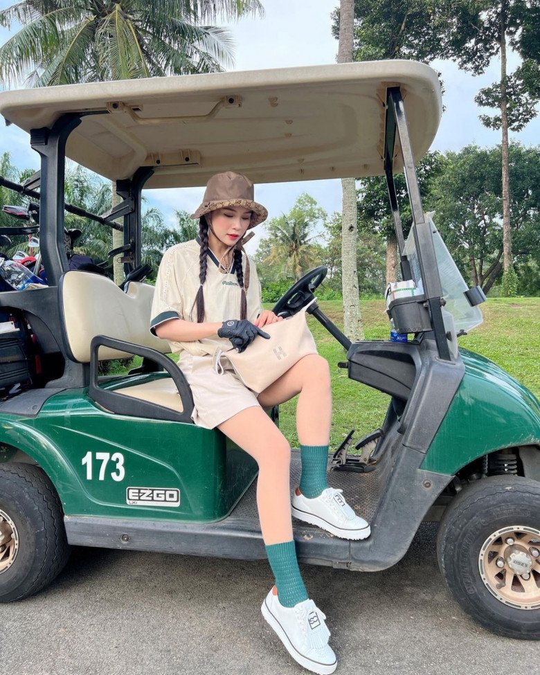 Thời trang đánh golf của hotgirl Sam, xinh hơn Hiền Hồ, đắt hơn hoa hậu, đẳng cấp đại gia tài sản 50 tỷ - 7