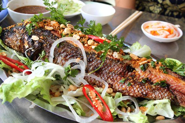 Từ cá chuối hoa có thể chế biến thành nhiều món ăn ngon như nướng, chiên, kho tộ, ăn lẩu…