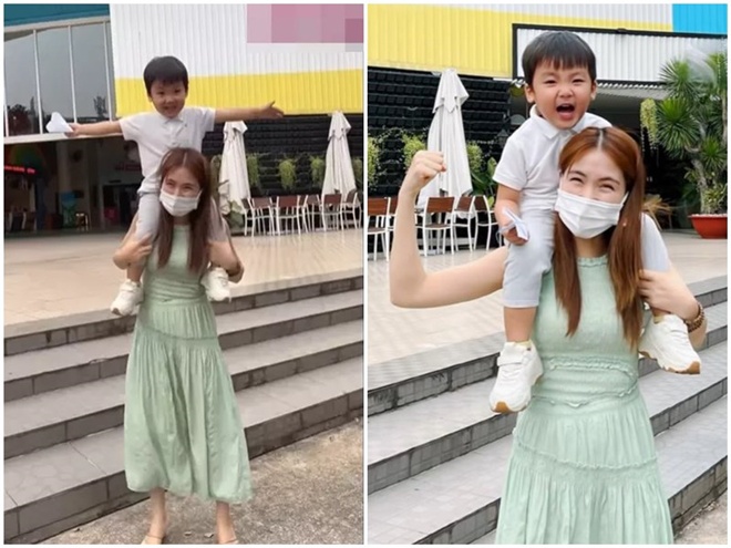 Hòa Minzy cõng con trai và có chia sẻ khiến nhiều người xúc động.