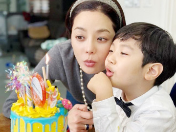 Bỏ chồng Trung Quốc, Chae Rim khoe ảnh bên con, chiếc nhẫn ngón áp út chiếm spotlight