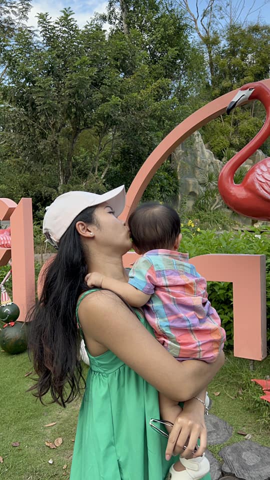 Được biết, con trai út của vợ Quý Bình nay khoảng 10 tháng tuổi.