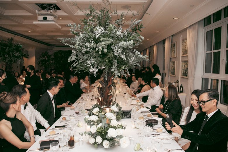 Không gian tiệc cưới vỏn vẹn 60 khách mời của nàng Hậu 8X.