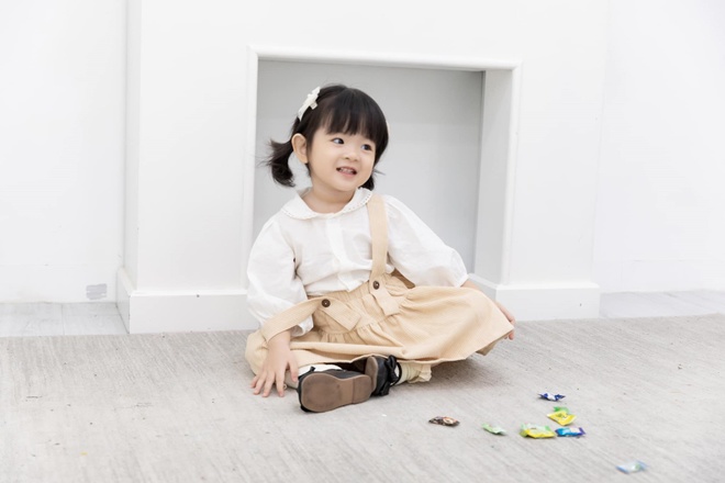 img srchttps://cdn.eva.vn/upload/4-2022/images/2022-12-13/danh-tinh-cau-be-cuop-nu-hon-dau-cua-con-gai-truong-my-nhan-chau-noi-ong-trum-dien-tu-bo-me-giau-co-298549511_110782975074874_5650354769045813586_n-1670919766-623-width660height880.jpg /