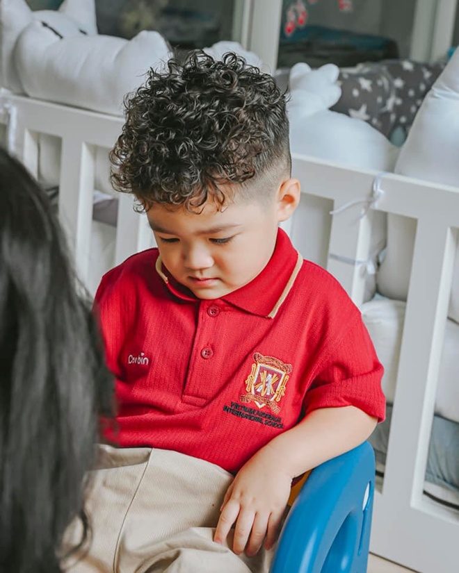 Danh tính cậu bé amp;#34;cướp nụ hôn đầuamp;#34; con gái Trương Mỹ Nhân: Cháu nội ông trùm điện tử, bố mẹ giàu - 10