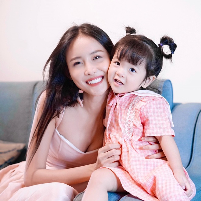 Danh tính cậu bé amp;#34;cướp nụ hôn đầuamp;#34; con gái Trương Mỹ Nhân: Cháu nội ông trùm điện tử, bố mẹ giàu - 5