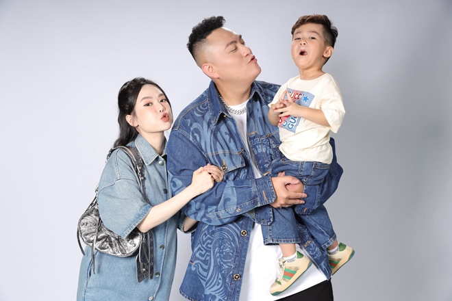 Cậu bé Corbin với vẻ ngoài rất ngầu. Ông nội là trùm điện tử, bố là Rich Kid chính hiệu.