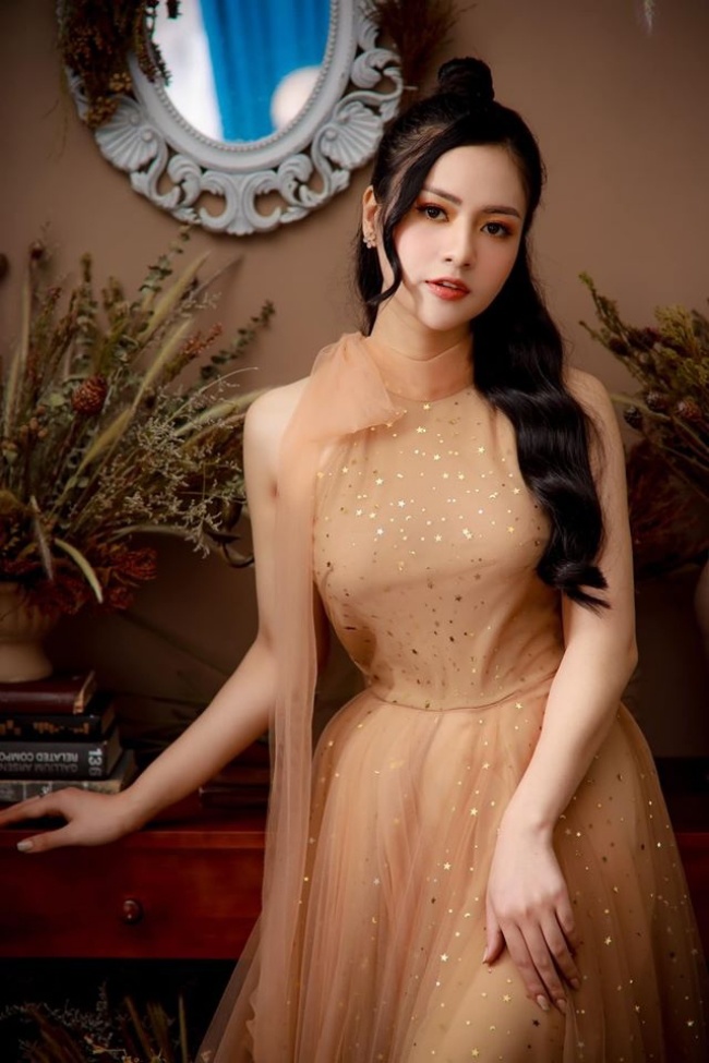 Người đẹp Yên Bái amp;#34;khó ưa nhất VTVamp;#34;: Ngại mặc hở, từng đóng cảnh tình tứ ngay trước mặt bạn trai - 1