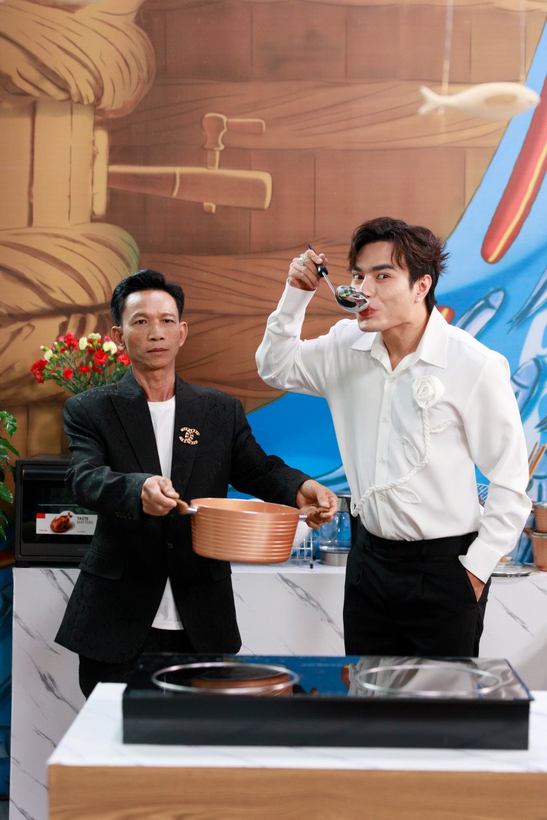 Nam diễn viên cho biết hằng ngày bố vợ chỉ tiếp xúc với mấy đứa cháu và nồi niêu xoong chảo.