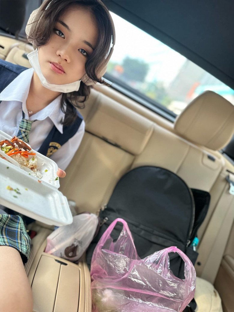 Cảnh ít ai biết của con gái Bằng Kiều trong penthouse 20 tỷ: Ăn cơm tấm hộp xốp trên xe hơi kịp đi học, 13 tuổi như Hoa hậu - 10