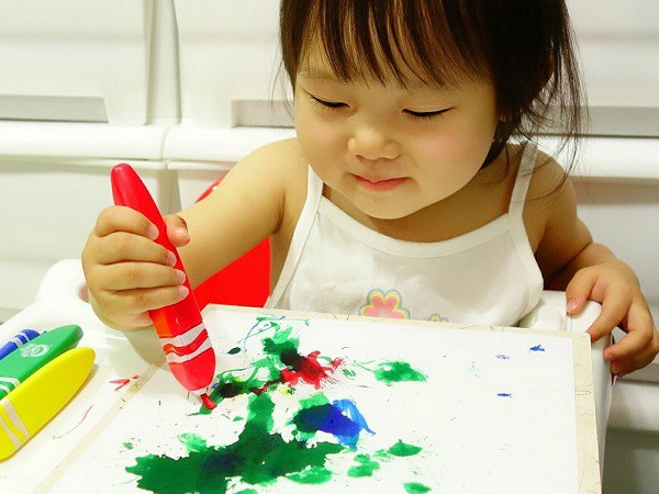 7 lựa chọn bút sáp màu an toàn cho bé từ 1 đến 3 tuổi