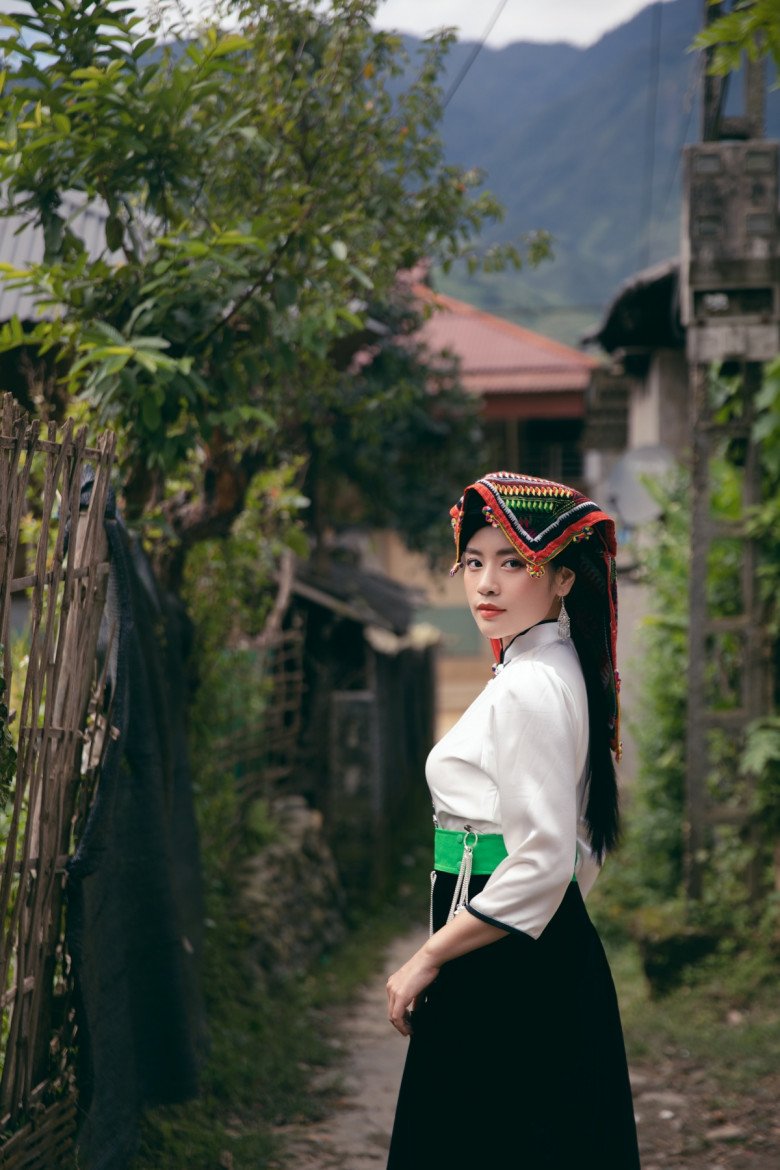 Thời gian qua, Nguyễn Thu Hằng gây chú ý khi liên tục ra mắt MV, sản phẩm mới.