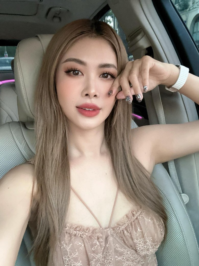 Sao Việt 24h: Siêu mẫu Anh Thư xuất hiện bên chàng thư sinh cao ngất kém 25 tuổi, danh tính làm mọi người thích thú - 8