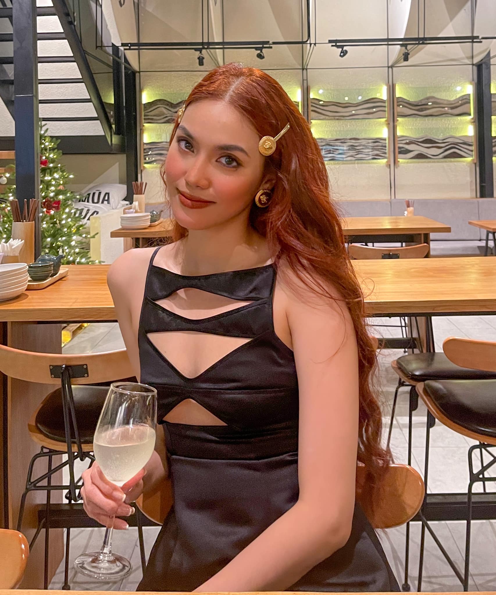 Sao Việt 24h: Siêu mẫu Anh Thư xuất hiện bên chàng thư sinh cao ngất kém 25 tuổi, danh tính làm mọi người thích thú - 12