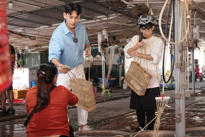 Tiên Cookie và Isaac là 2 thành viên được giao trọng trách đi chợ vào ngày đầu tiên.