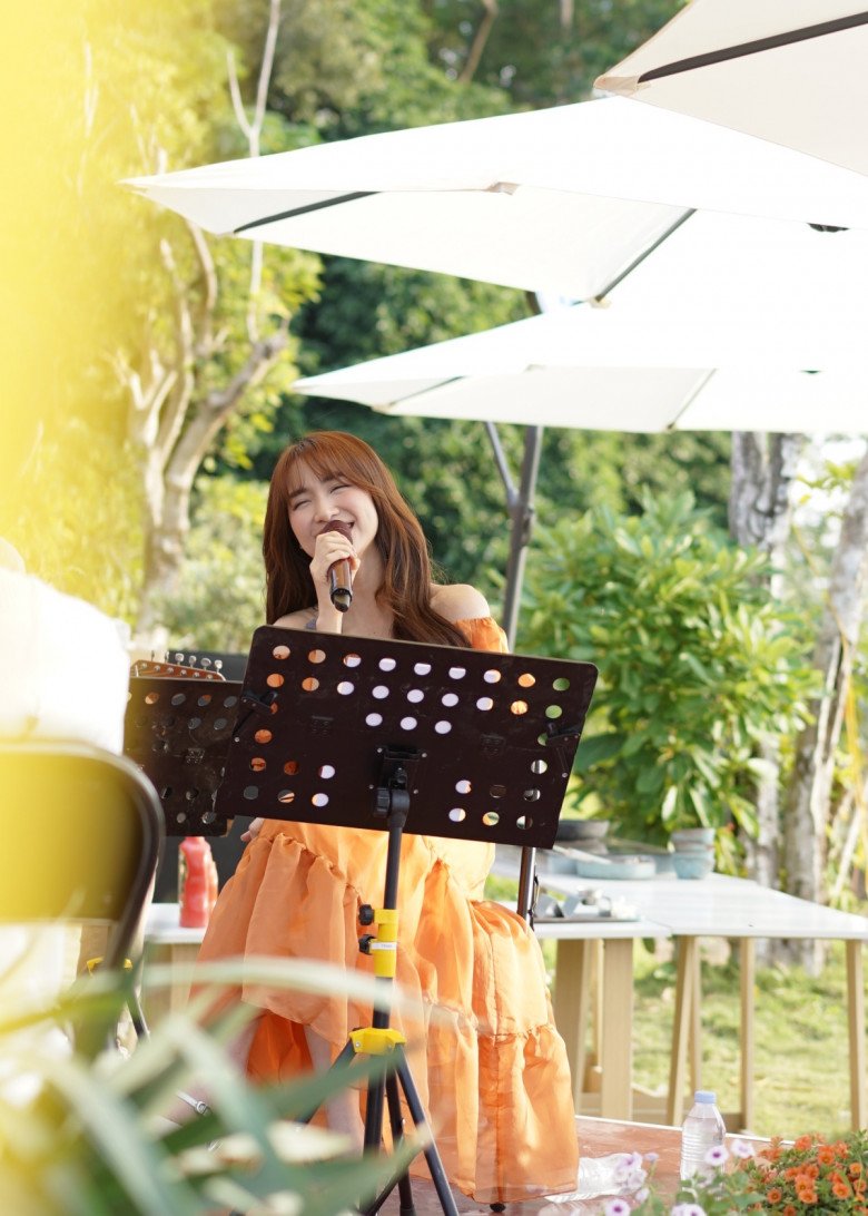 Hòa Minzy thể hiện ca khúc Teen vọng cổ theo cách biến tấu riêng của mình, khiến người nghe quên luôn bản gốc.